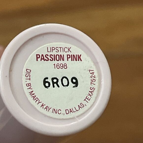 Mary Kay Lipstick Passion Pink 1698 Signature Color Moisturizing NOS Retired - Picture 8 of 8